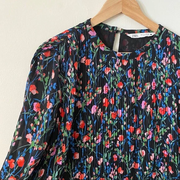 NWT | Zara Annie Dress Pleated Floral Print Medium - Picture 7 of 9